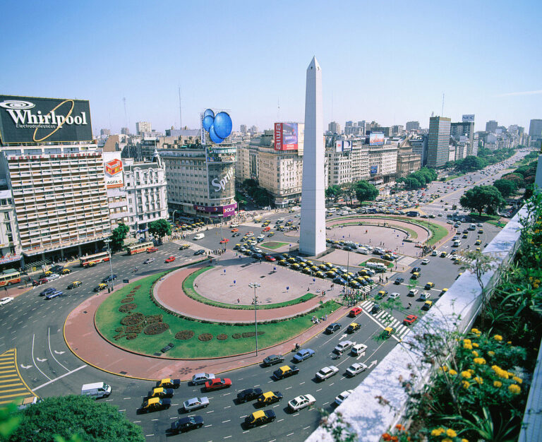 70088568-Avenida-9-de-Julio-Buenos-Aires-Argentina