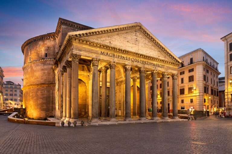 Rome,,Italy,At,The,Pantheon,,An,Ancient,Roman,Temple,Dating