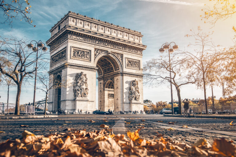Arc,De,Triomphe,Located,In,Paris,,In,Autumn,Scenery