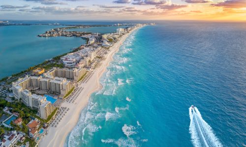 Cancun,Coast,With,Sun
